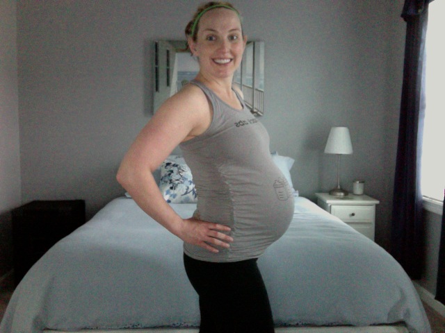 Вторая беременность 38 недель. Двойня 38 недель беременности. Живот на 38 неделе беременности двойней. Двухплодная 38 недель беременности.